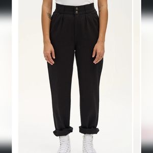 Lucy and Yak Addison Tapered Jeans: ORGANIC TWILL - Black